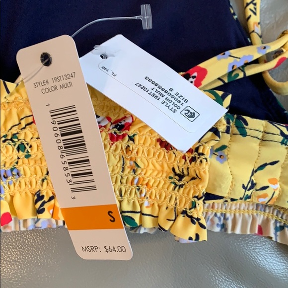 Anne Cole
Studio Smocked Triangle Top - Picture 7 of 9